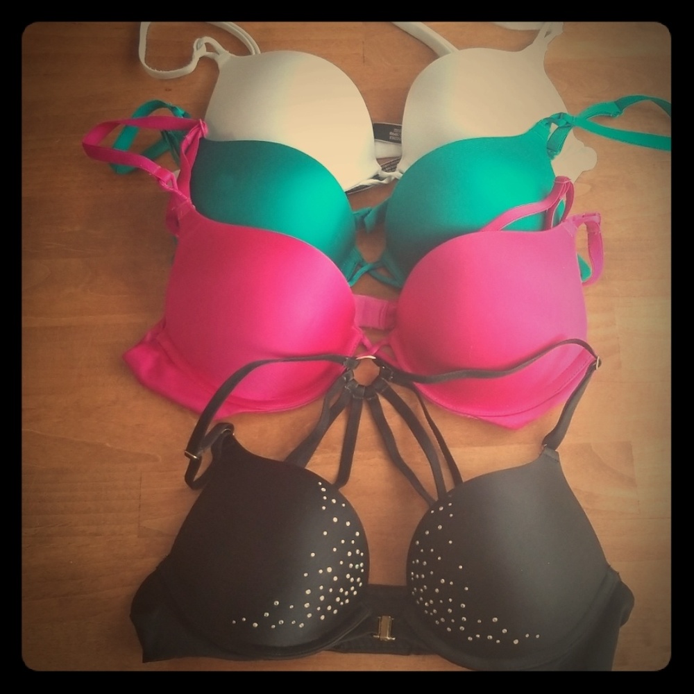Victoria Secret Bombshell Bra's 32A
